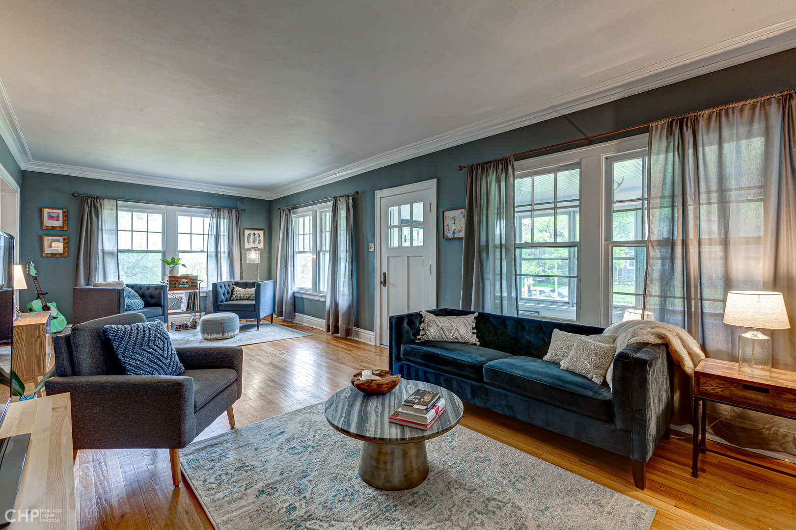 310 Shenstone Road Riverside, IL 60546 - Photo 7 of 32 a living room with furniture and a potted plant