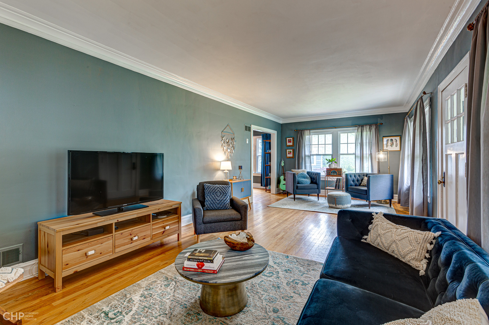 310 Shenstone Road Riverside, IL 60546 - Photo 9 of 32 a living room with furniture and a flat screen tv