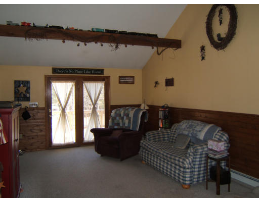 49 Pinecrest Road Uxbridge, MA 01569 - Photo 5 of 11 Gallery Image 5