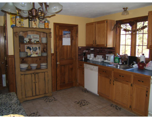 49 Pinecrest Road Uxbridge, MA 01569 - Photo 6 of 11 Gallery Image 6