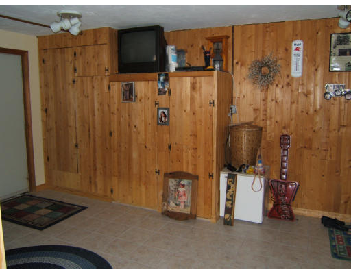 49 Pinecrest Road Uxbridge, MA 01569 - Photo 9 of 11 Gallery Image 9