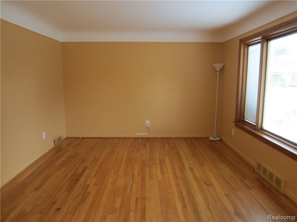 28518 Grobbel Warren, MI 48092 - Photo 3 of 17