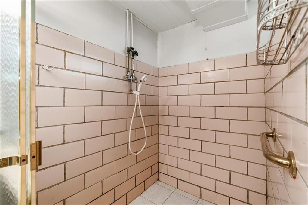 2355 Calvert Street Aliquippa, PA 15001 - Photo 28 of 28 a bathroom with a shower