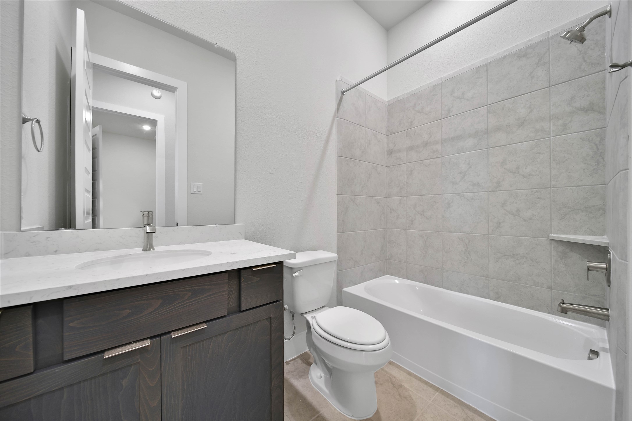 4602 Magnolia Bend Drive Rosharon, TX 77583 - Photo 22 of 39 a bathroom with a sink a toilet and bathtub
