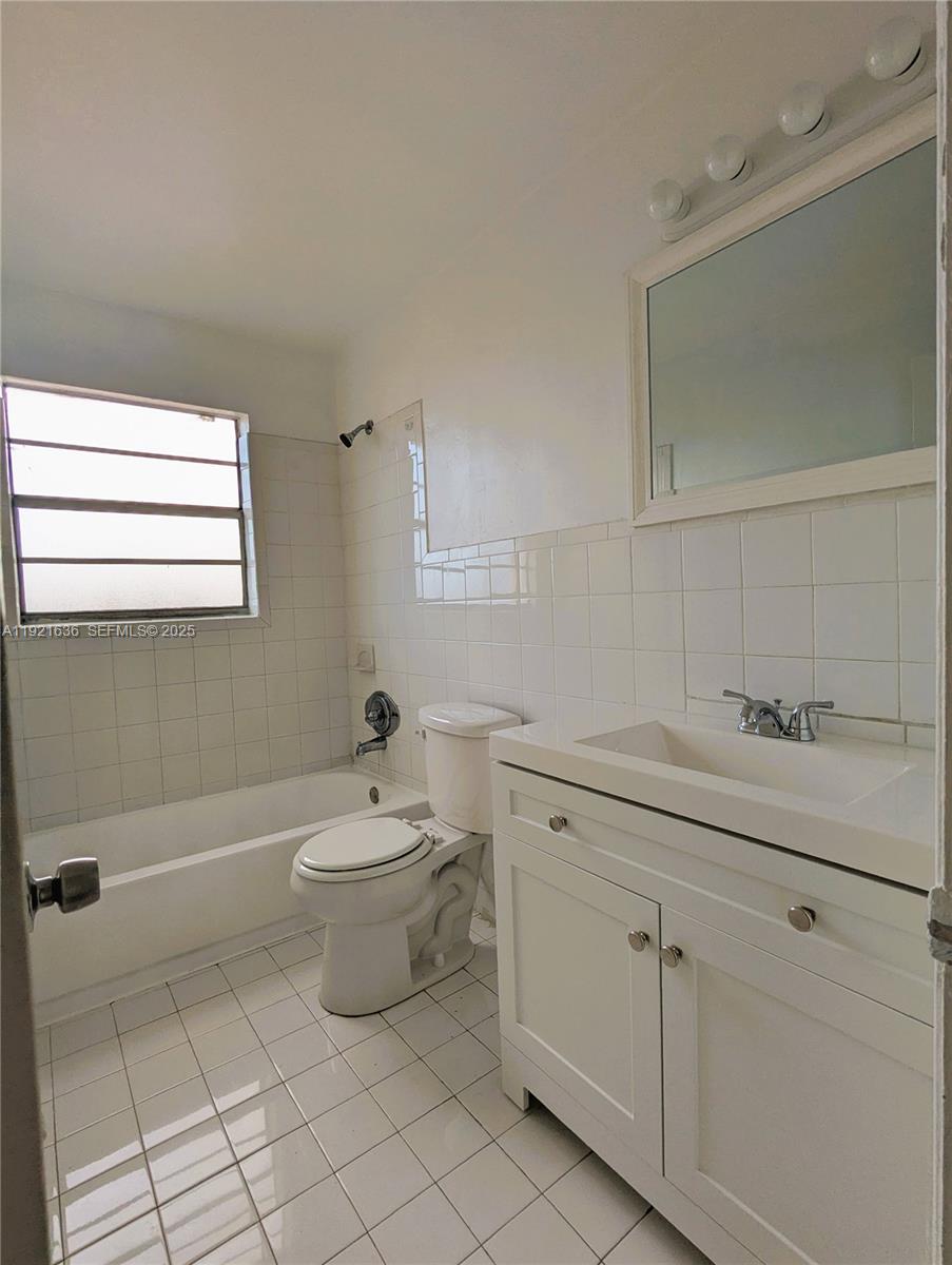 31 Southeast 2nd Avenue, Unit 207 Hallandale Beach, FL 33009 - Photo 11 of 11