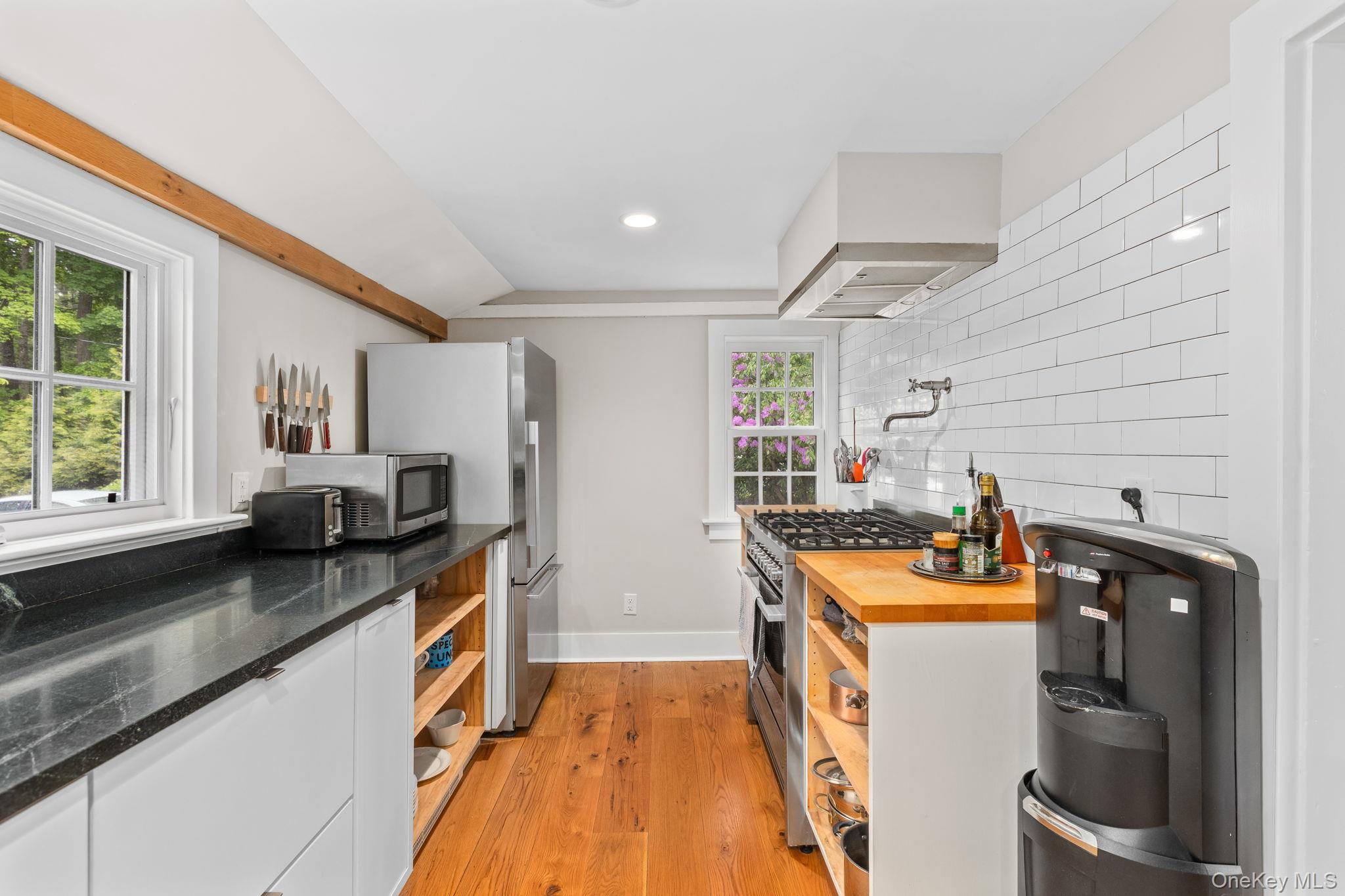 23 Pound Ridge Road Pound Ridge, NY 10576 - Photo 14 of 40 a kitchen that has a sink and a stove