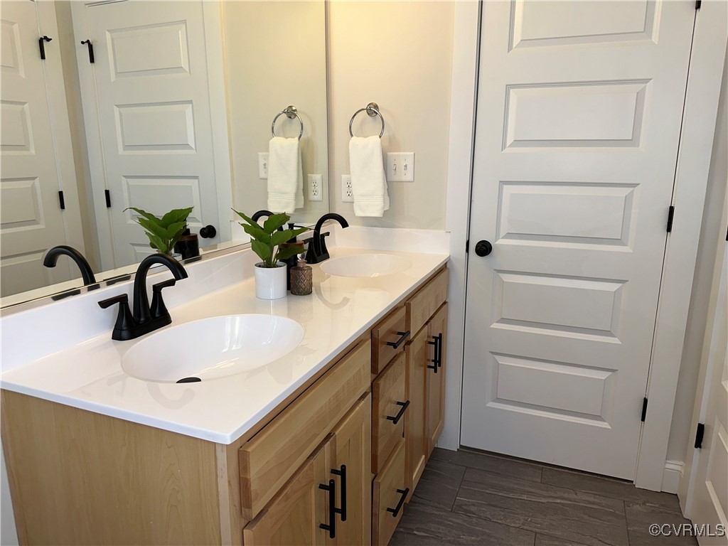 10621 Trents Bridge Road Chesterfield, VA 23838 - Photo 38 of 50 Hall bath with linen closet