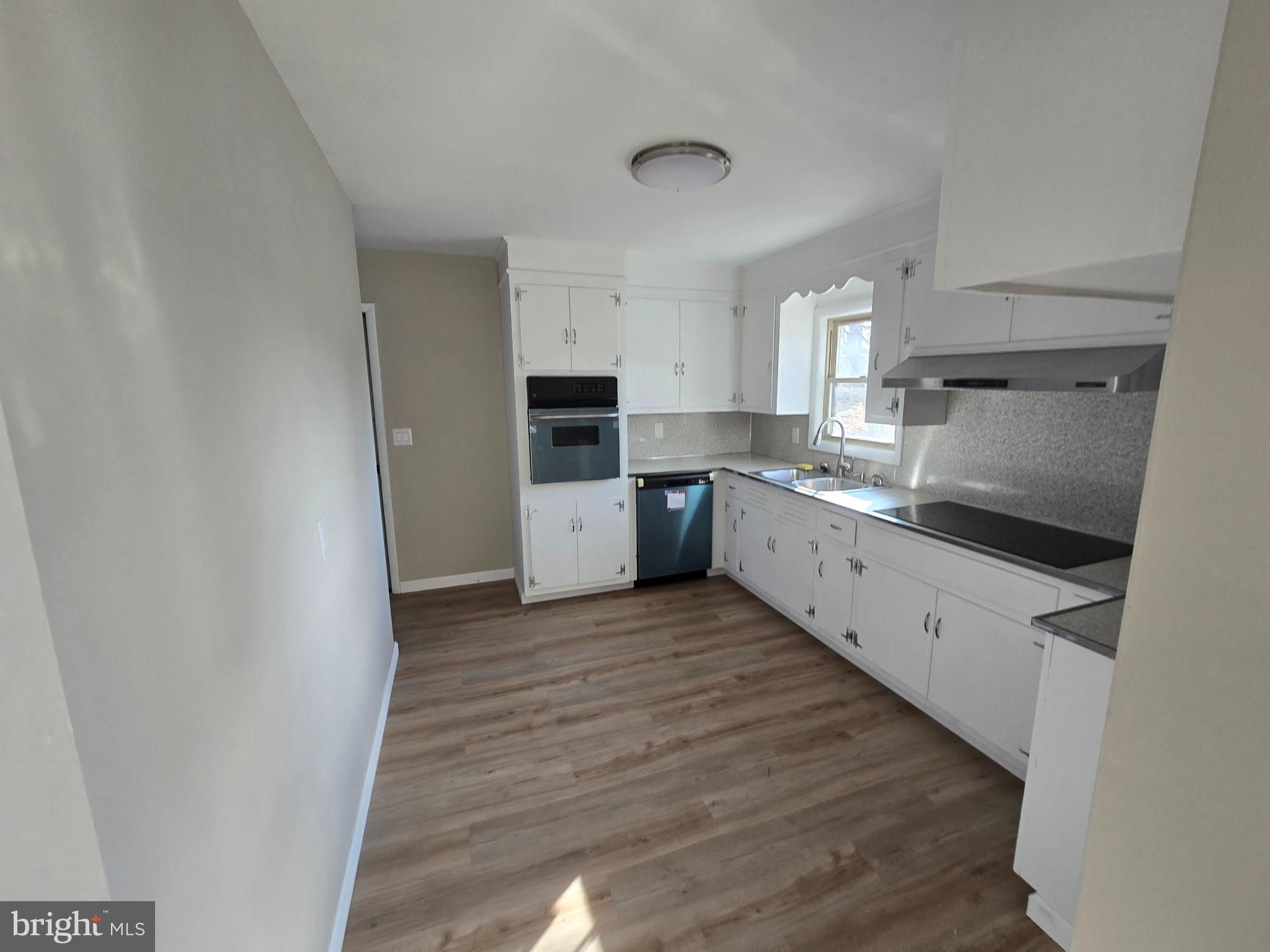 17721 Timberlane Hagerstown, MD 21740 - Photo 19 of 27 a kitchen with stainless steel appliances granite countertop a refrigerator sink and stove