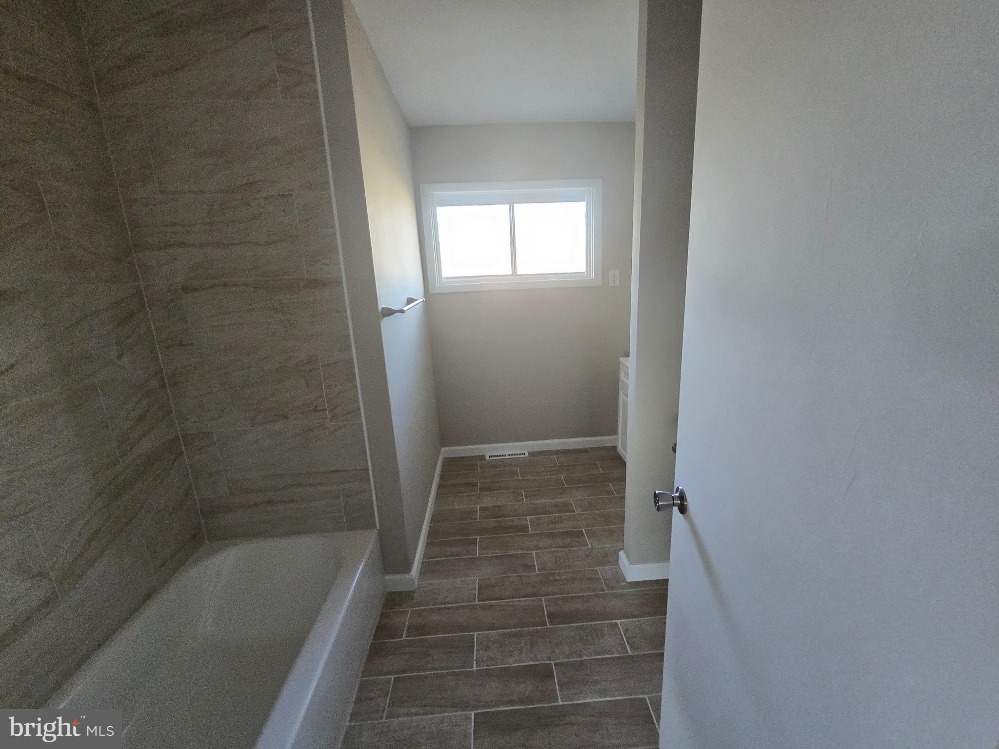 17721 Timberlane Hagerstown, MD 21740 - Photo 7 of 27 a bathroom with a bathtub