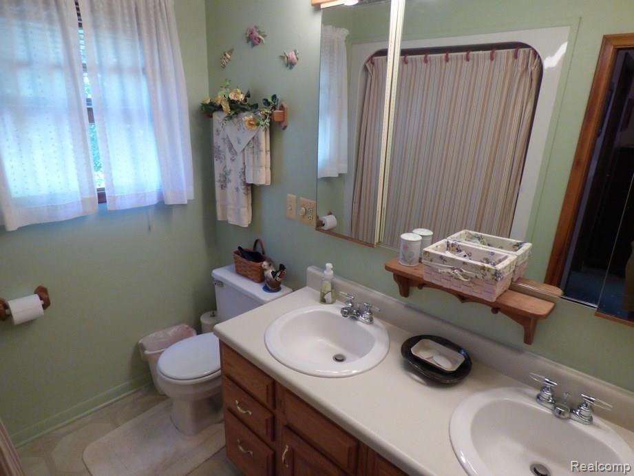 14641 Elwell Road Belleville, MI 48111 - Photo 17 of 36 P1110610.jpg