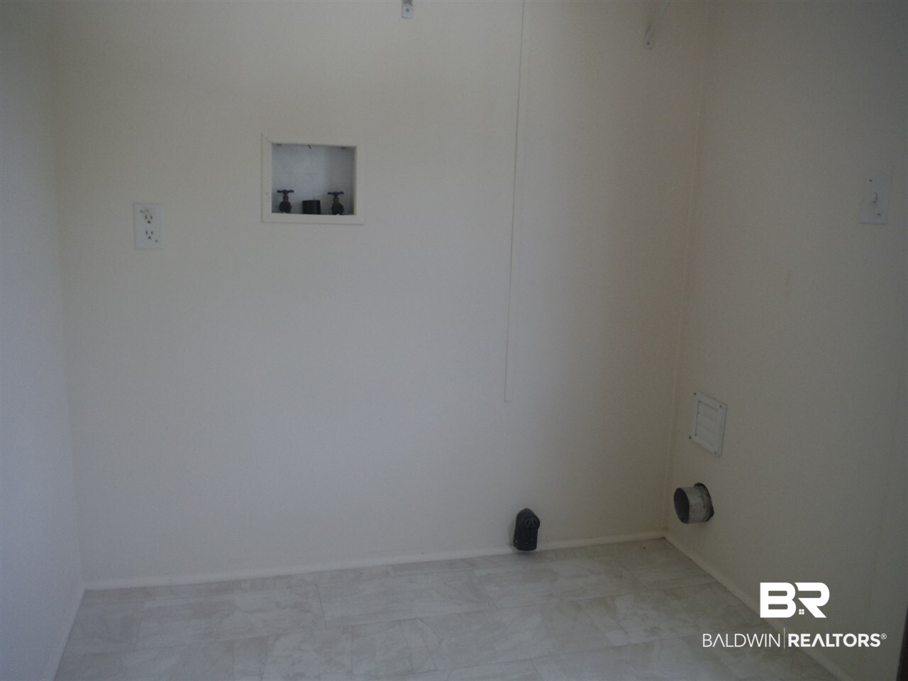 33015 Gilley Road Lillian, AL 36549 - Photo 32 of 44 Laundry Room