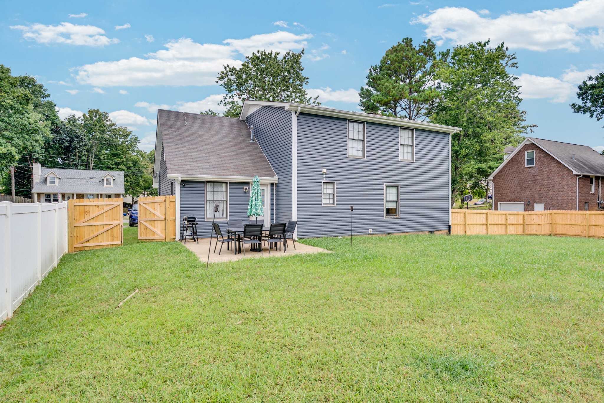 326 Lancaster Road Clarksville, TN 37042 - Photo 29 of 31 a view of a house with a yard and sitting area