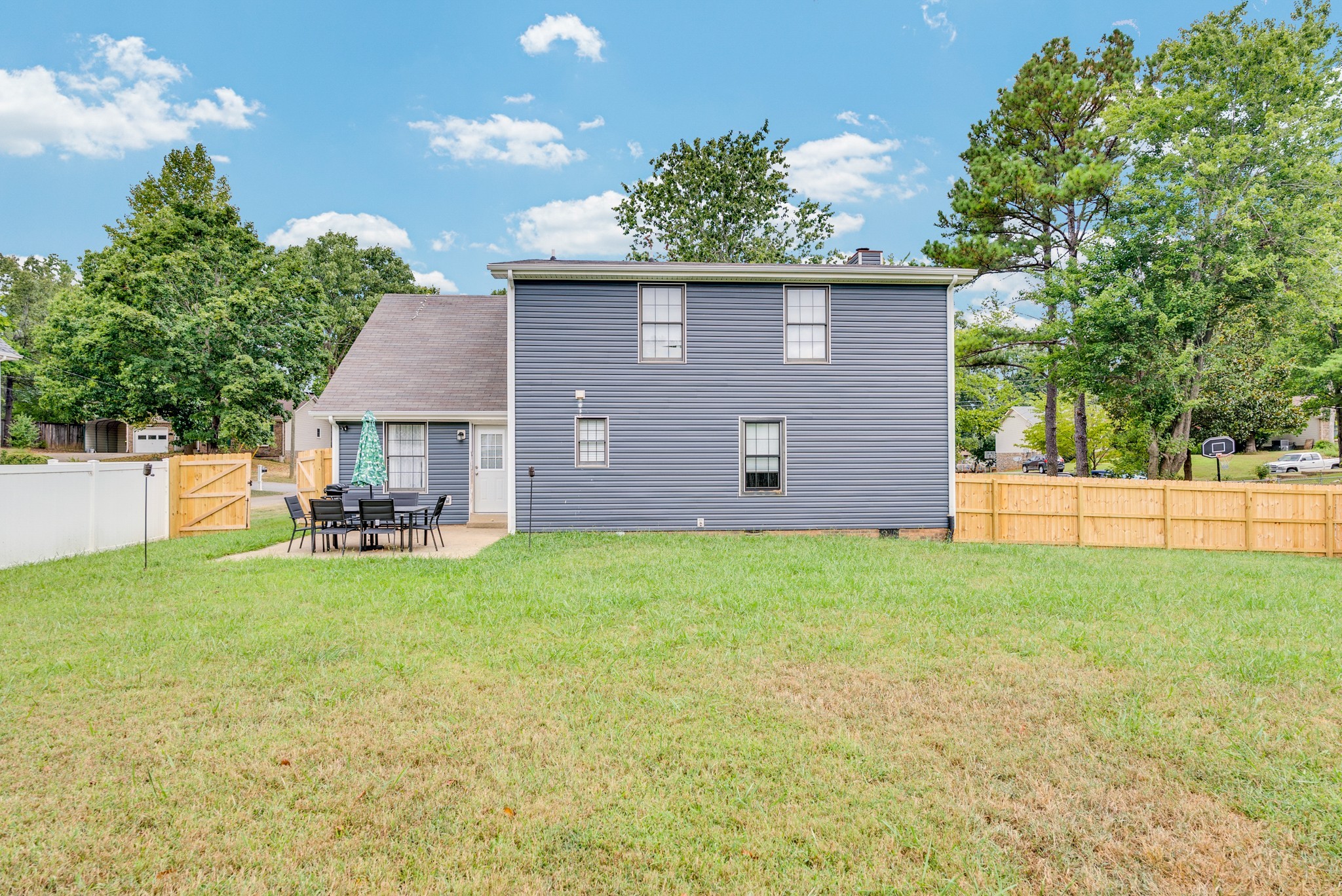 326 Lancaster Road Clarksville, TN 37042 - Photo 30 of 31 a view of a house with backyard and sitting area