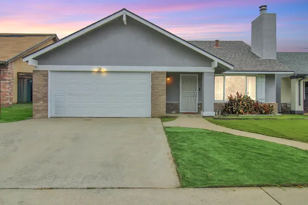 a front view of house with yard