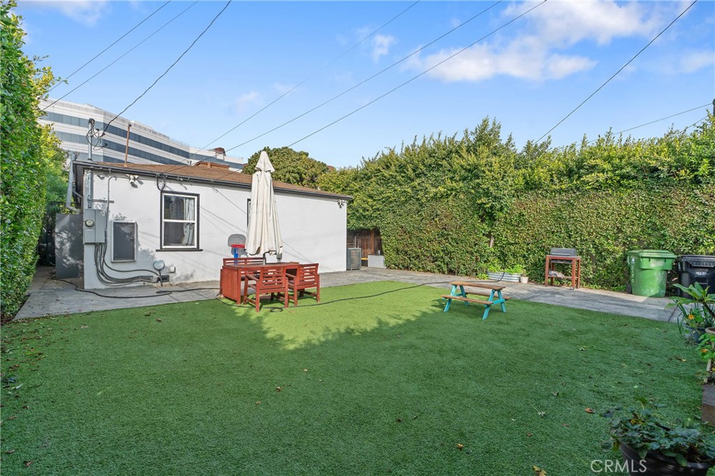 11938 Exposition Boulevard Los Angeles, CA 90064 - Photo 20 of 21 a house view with a sitting space and garden