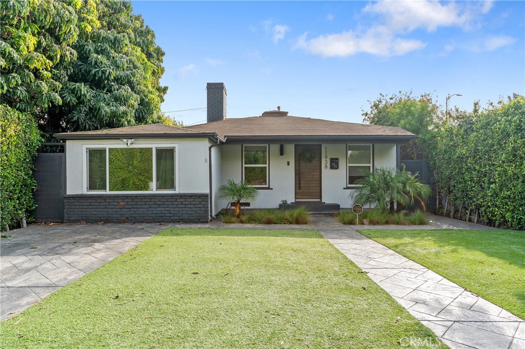 11938 Exposition Boulevard Los Angeles, CA 90064 - Photo 8 of 21 a front view of house with yard and green space