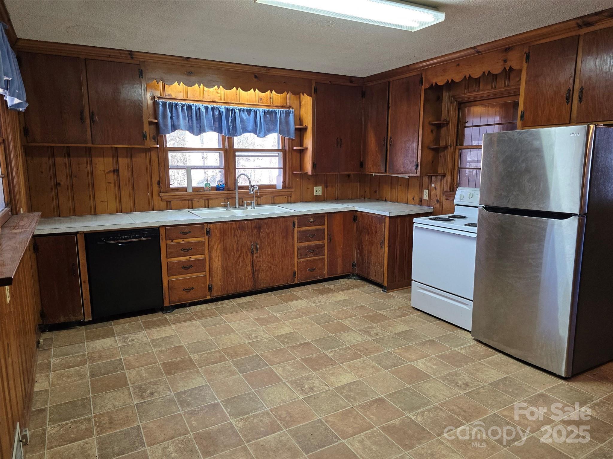 160 Williamson Street Troy, NC 27371 - Photo 6 of 24 a kitchen with stainless steel appliances granite countertop a refrigerator and a sink