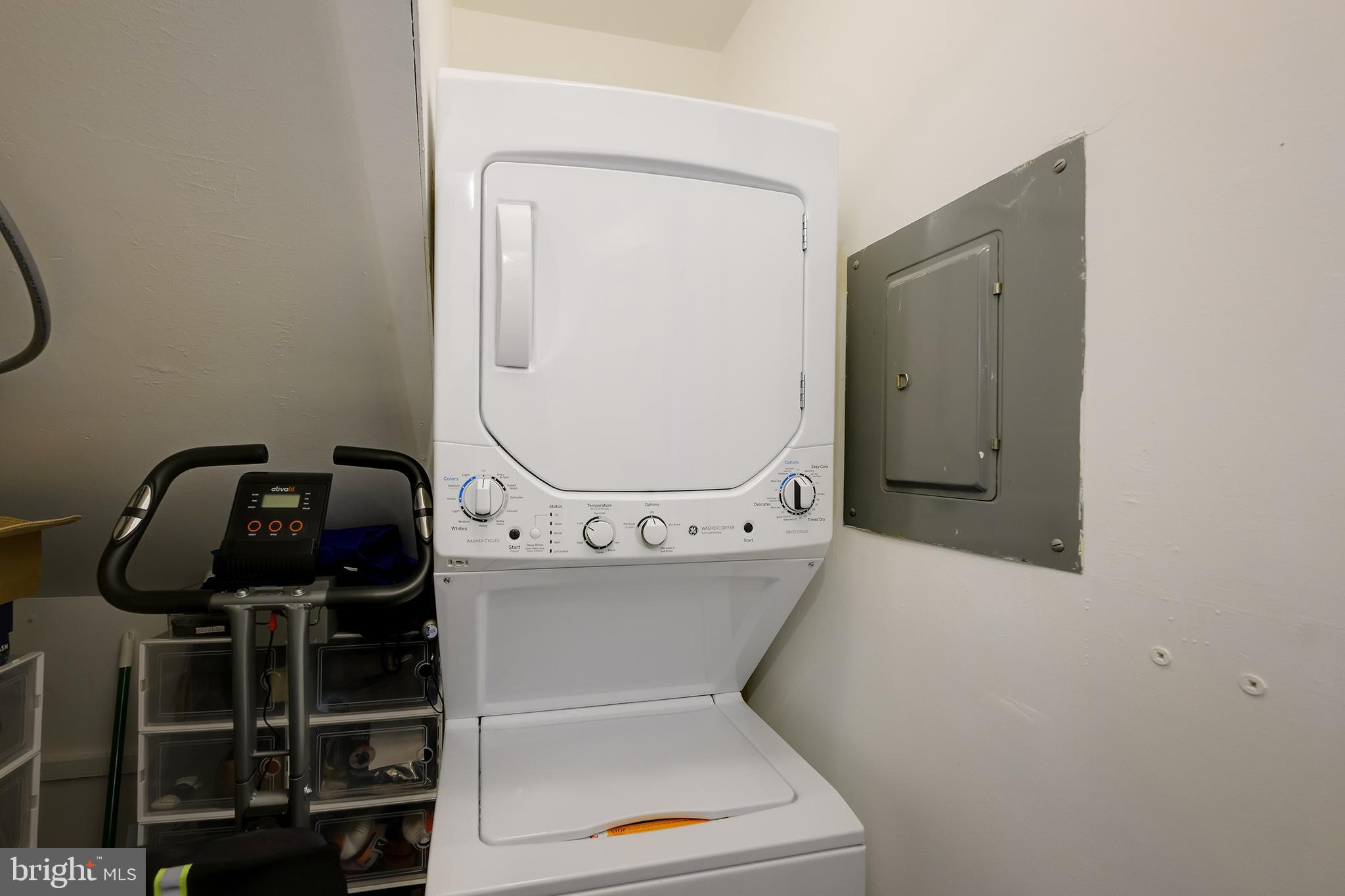 14 Laurel Hill Road Greenbelt, MD 20770 - Photo 19 of 41 a bathroom with a toilet and a mirror