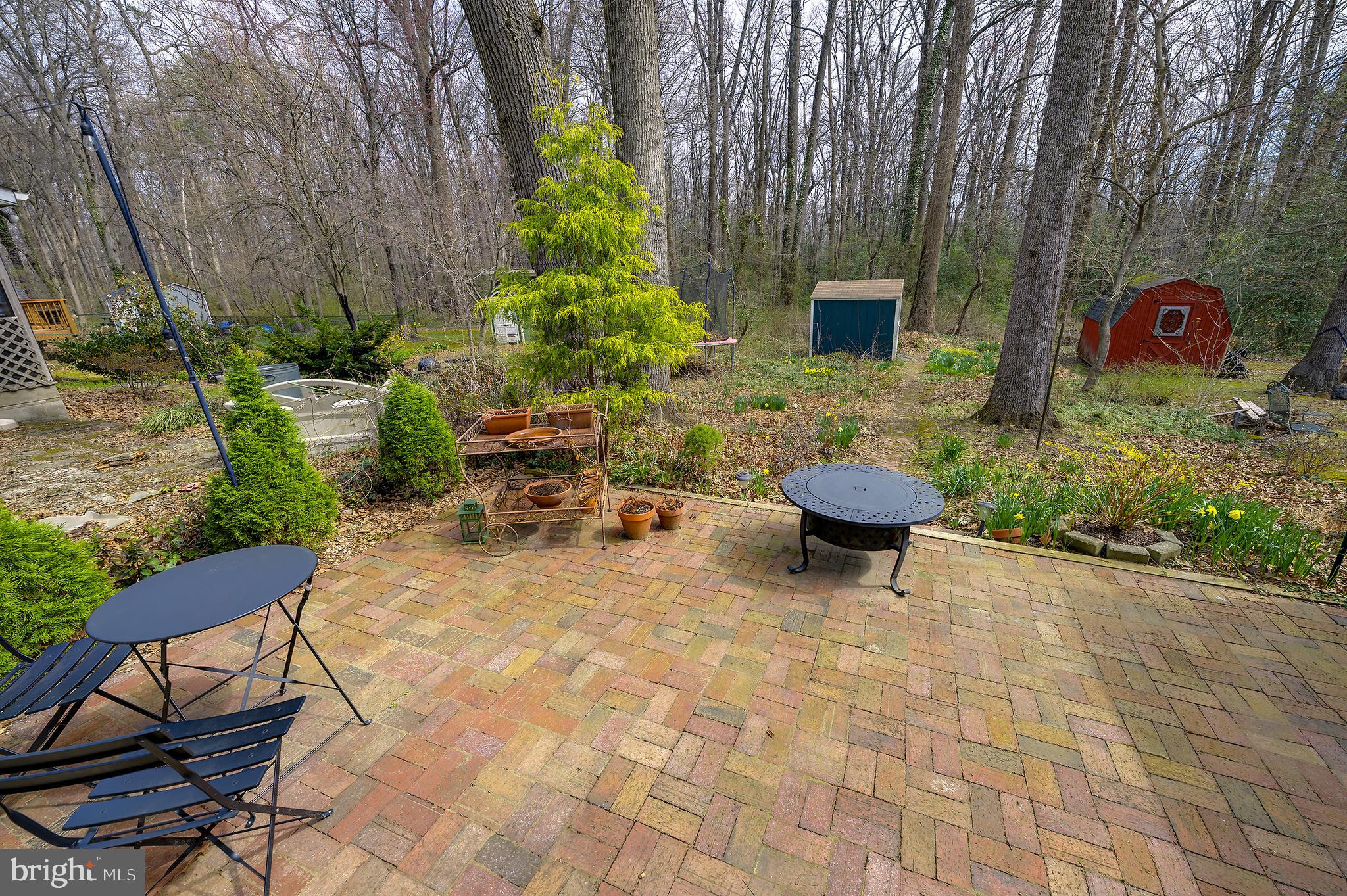 14 Laurel Hill Road Greenbelt, MD 20770 - Photo 32 of 41 a backyard of a house with table and chairs