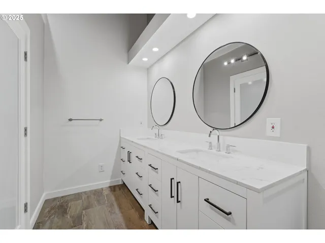 $499,995 | 820 Southeast Barnes Avenue, Gresham, OR 97080