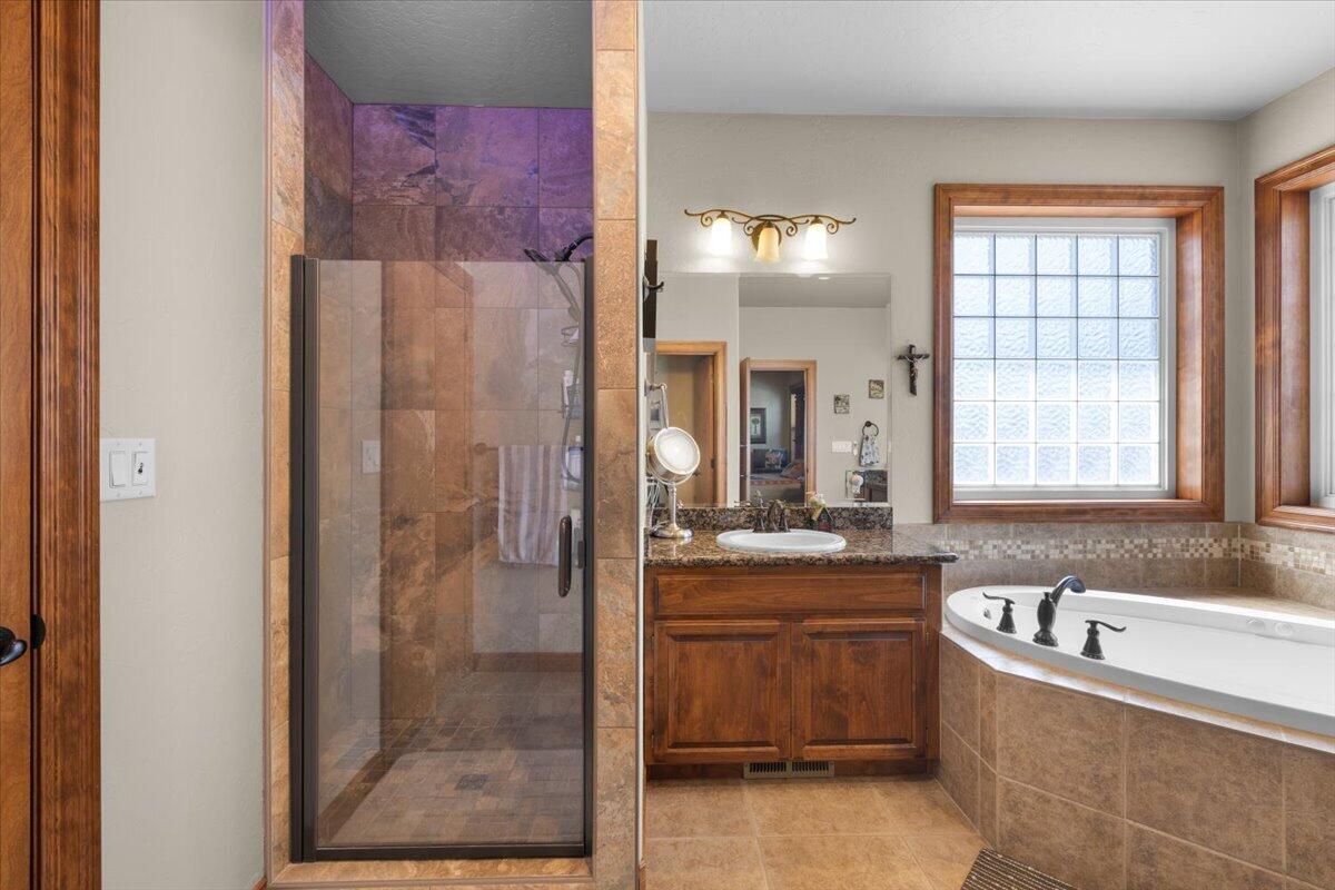 574 Grey Hawk Way Central Point, OR 97502 - Photo 21 of 39 21