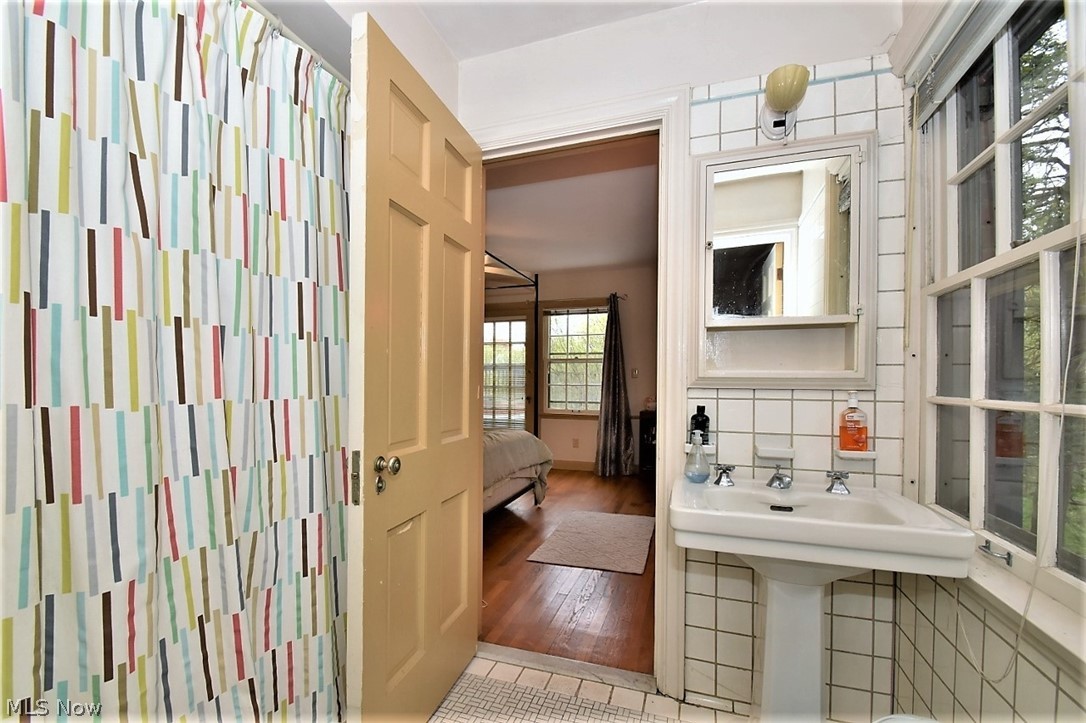3269 Warrington Road Cleveland, OH 44120 - Photo 27 of 35 Gallery Image 27
