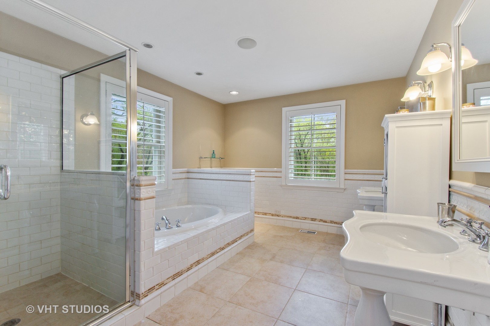 570 Aberdeen Road Inverness, IL 60067 - Photo 12 of 34 a bathroom with a tub sink and mirror