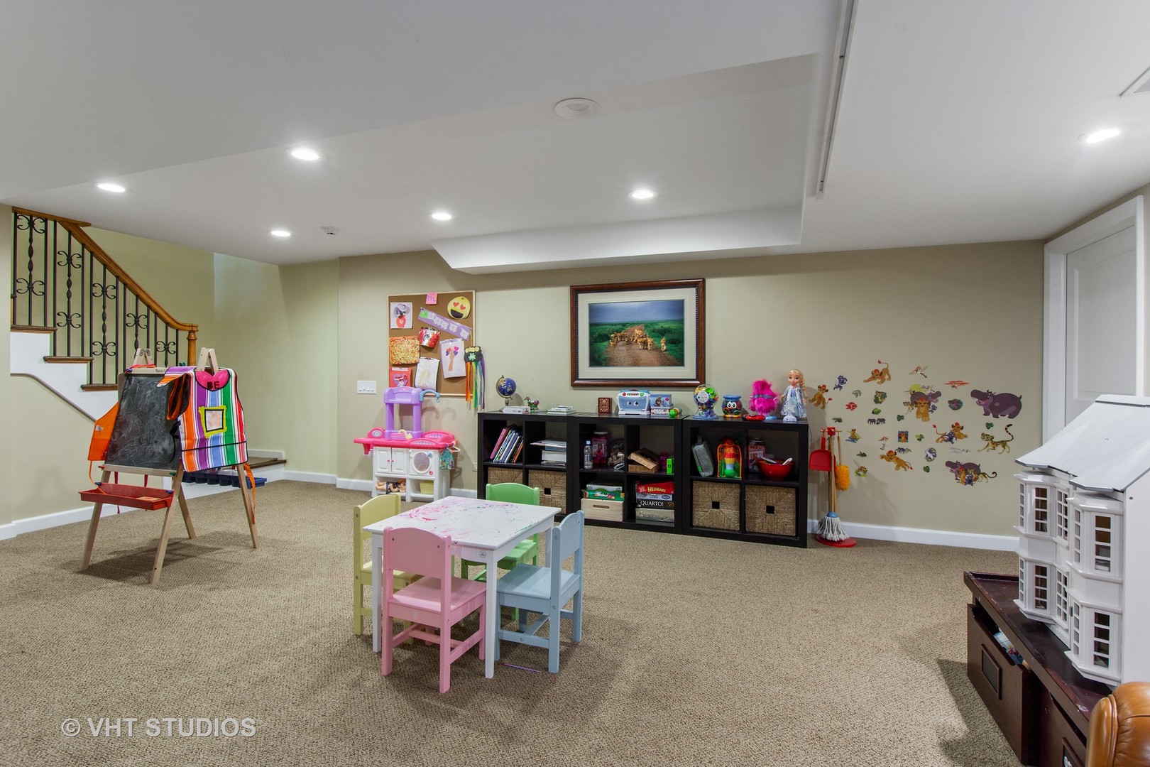 570 Aberdeen Road Inverness, IL 60067 - Photo 21 of 34 a living room with furniture and a flat screen tv