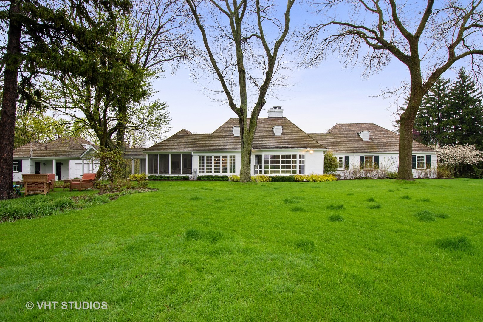 570 Aberdeen Road Inverness, IL 60067 - Photo 25 of 34 a front view of a house with a garden