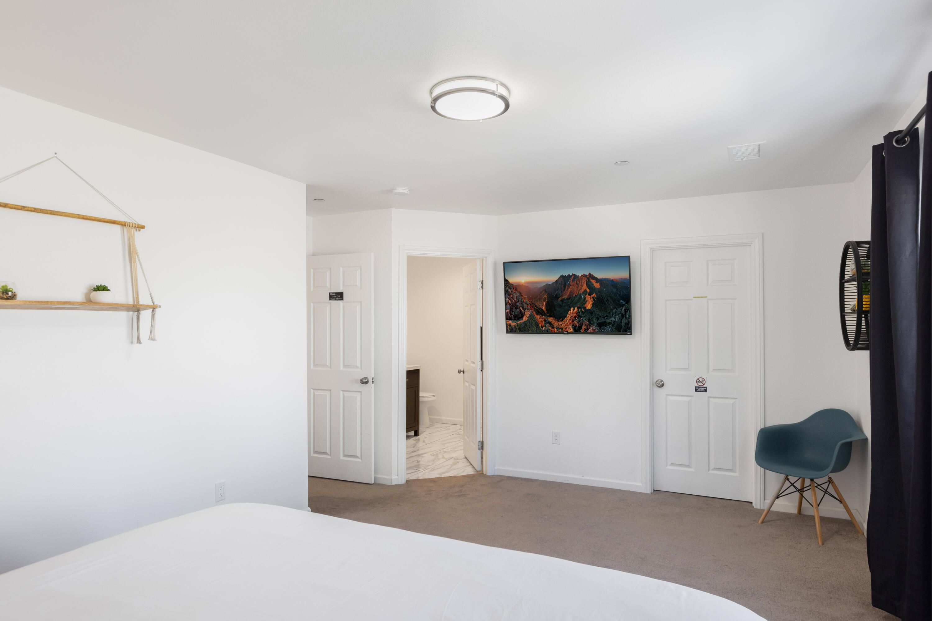 66560 Ocotillo Road Desert Hot Springs, CA 92240 - Photo 11 of 34 Oversized Primary Bedroom