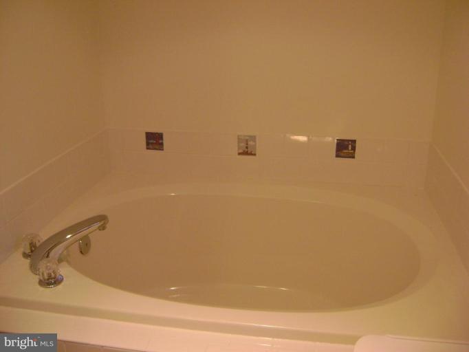 17868 Piney Point Road Tall Timbers, MD 20690 - Photo 6 of 13 a bathroom with a bathtub