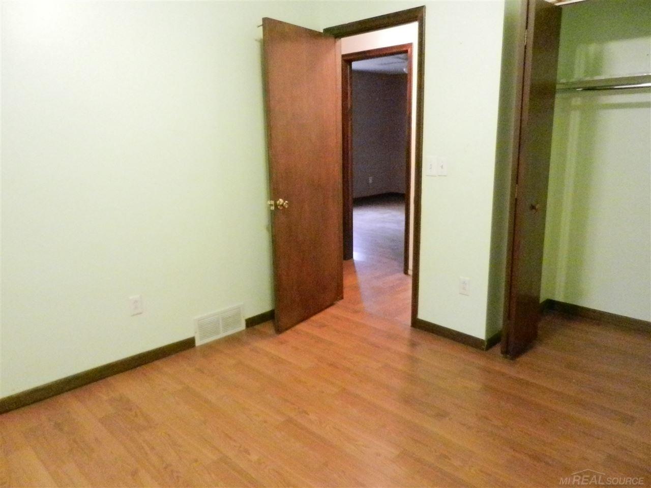 11367 Common Road Warren, MI 48093 - Photo 29 of 44 31364535-28.JPG