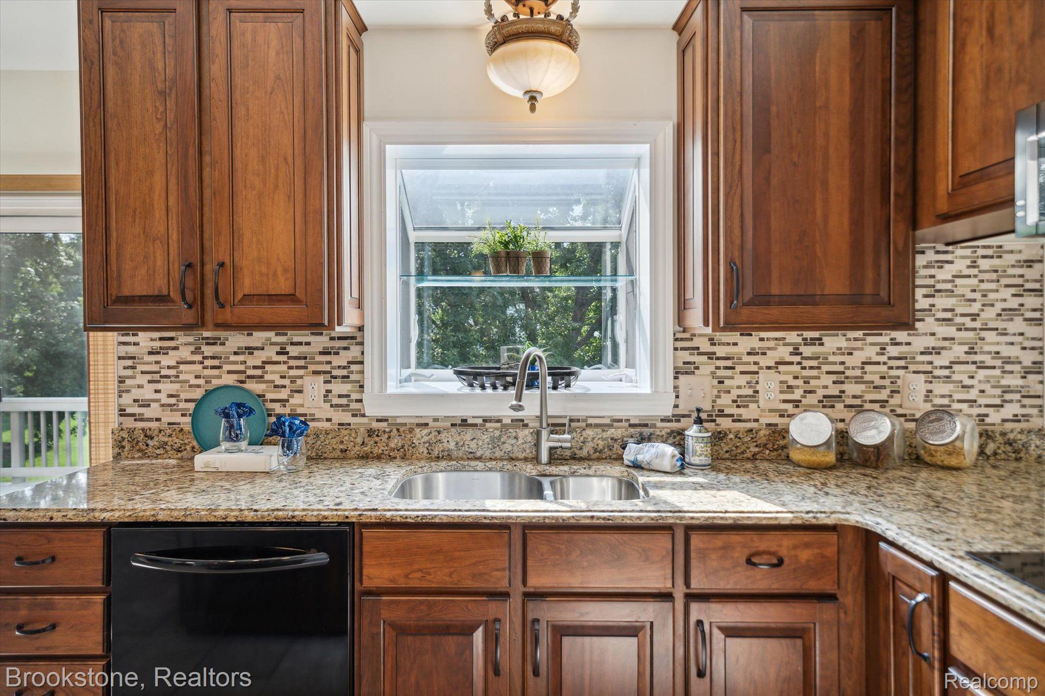 3944 Fieldview Road Lake Orion, MI 48360 - Photo 18 of 58 Gallery Image 18