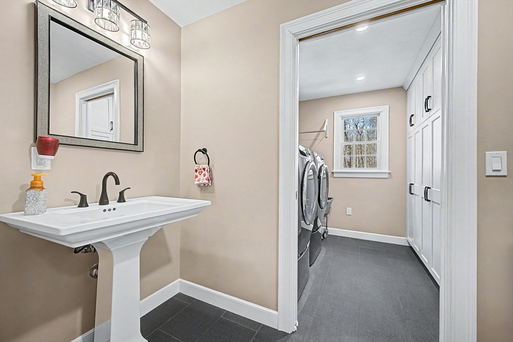 7 South Barn Road Hopkinton, MA 01748 - Photo 13 of 41