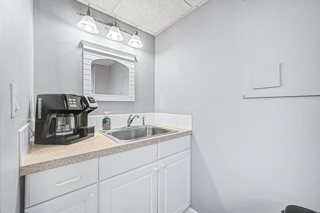 7 South Barn Road Hopkinton, MA 01748 - Photo 32 of 41