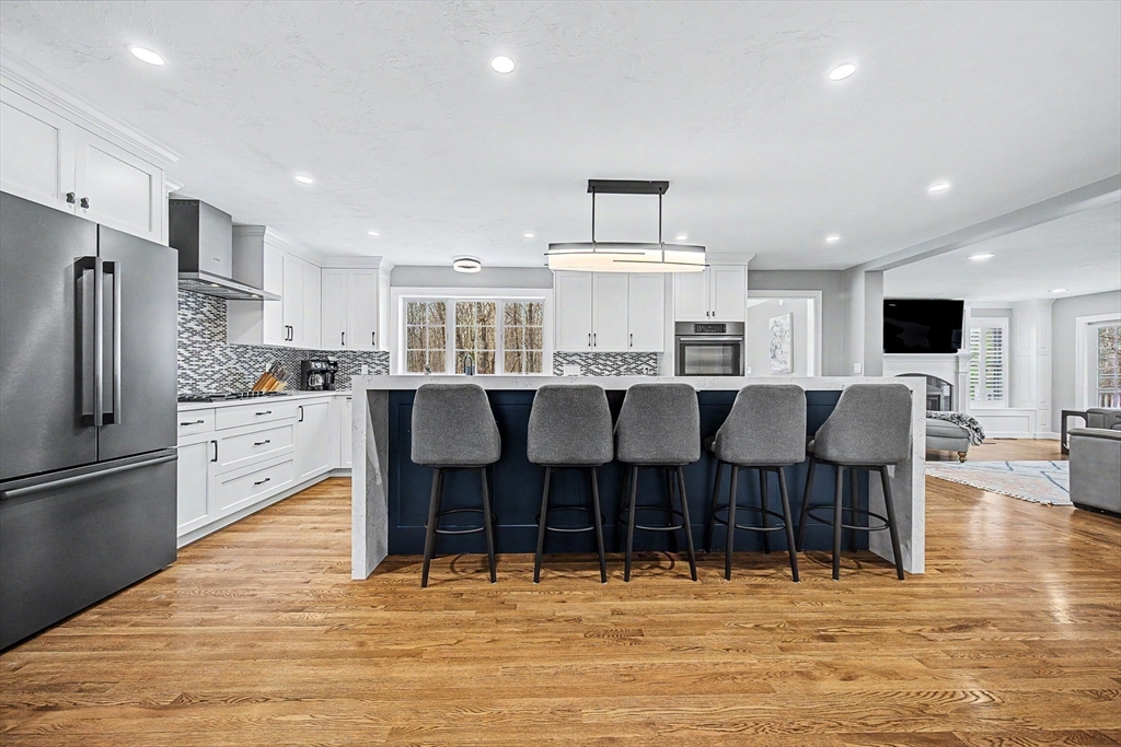 7 South Barn Road Hopkinton, MA 01748 - Photo 4 of 41