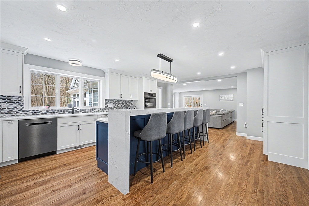 7 South Barn Road Hopkinton, MA 01748 - Photo 7 of 41