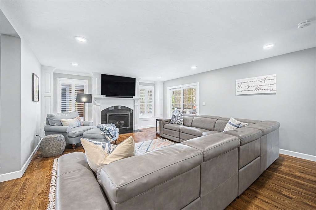 7 South Barn Road Hopkinton, MA 01748 - Photo 8 of 41