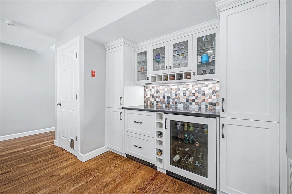 7 South Barn Road Hopkinton, MA 01748 - Photo 9 of 41