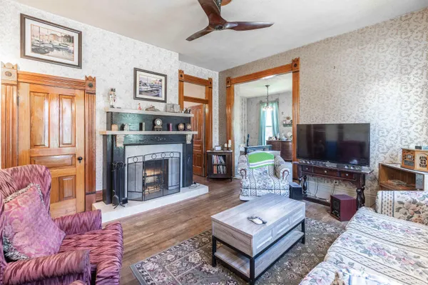 $149,900 | 400 West 9th Street, Mount Vernon, IN 47620