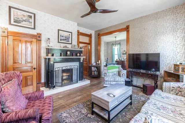 $153,500 | 400 West 9th Street, Mount Vernon, IN 47620