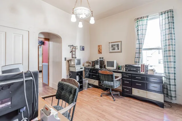 $153,500 | 400 West 9th Street, Mount Vernon, IN 47620