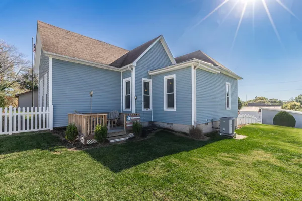 $149,900 | 400 West 9th Street, Mount Vernon, IN 47620
