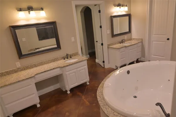 $694,000 | 2115 Hollow Wood Way, Haughton, LA 71037