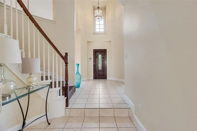 a view of entryway with a front door