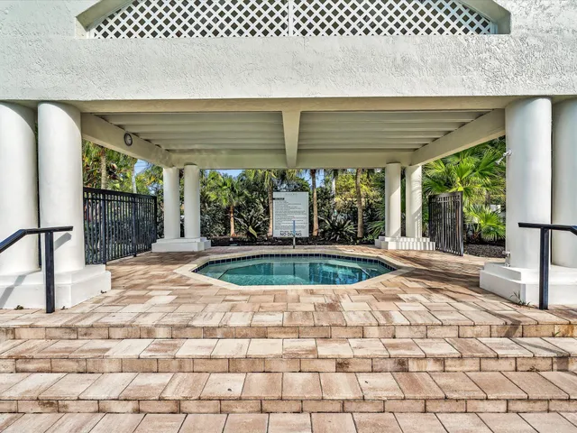 $2,500,000 | 6485 Northwest 32nd Way, Boca Raton, FL 33496