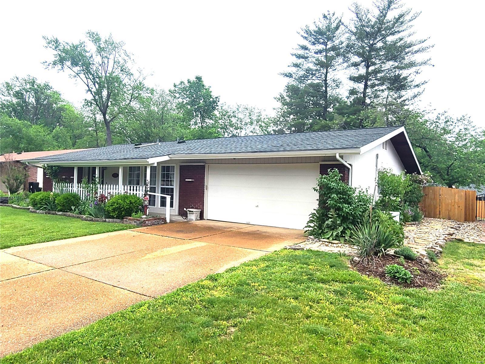 1520 Papillon Drive St. Louis, MO 63146 - Photo 1 of 28
