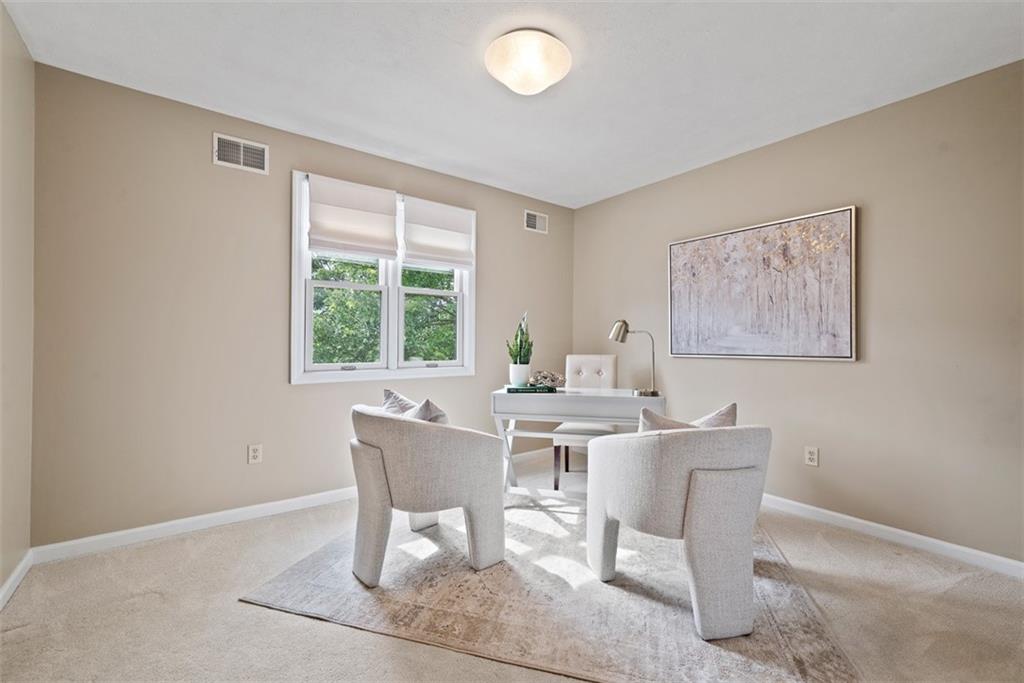 7 Waterside Place Pittsburgh, PA 15222 - Photo 22 of 43 a dining room with wooden floor and a window