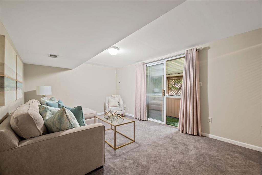 7 Waterside Place Pittsburgh, PA 15222 - Photo 27 of 43 a living room with furniture and a window
