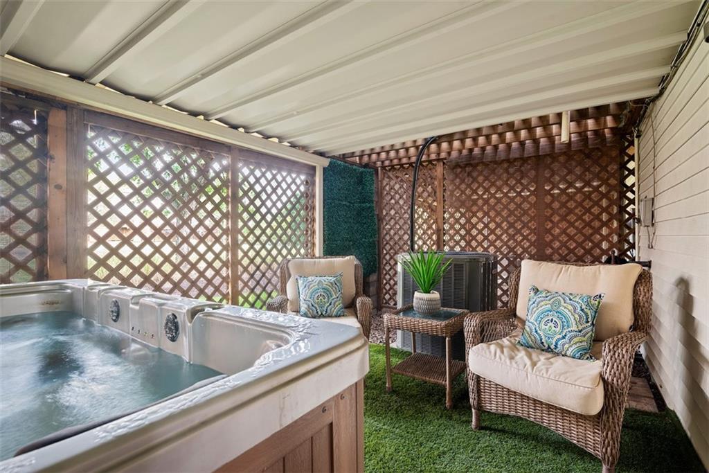 7 Waterside Place Pittsburgh, PA 15222 - Photo 28 of 43 a outdoor living space with furniture